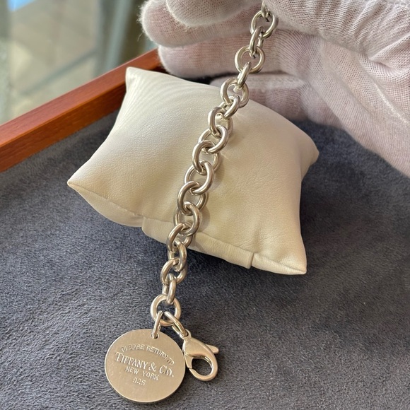 Tiffany & Co. Sterling silver Round tag Bracelet 5-5.5" XS - Picture 8 of 8